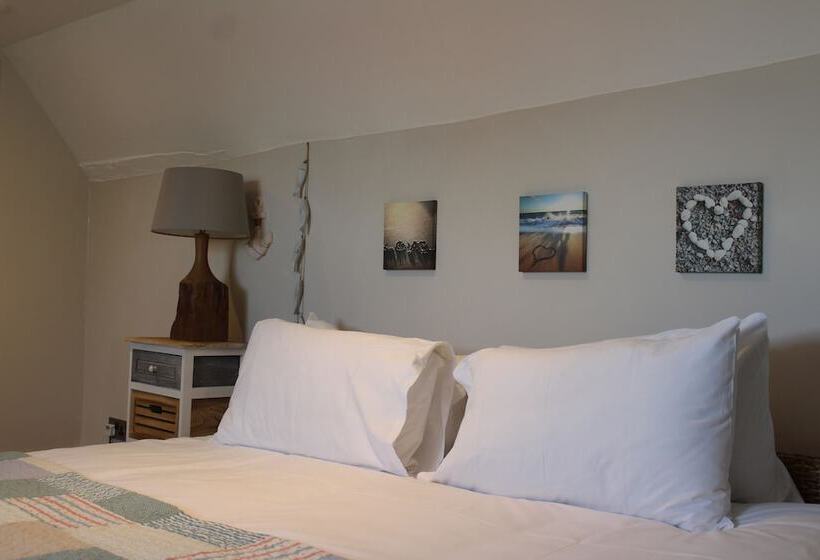 غرفة سوبيريور رباعية, The Ship Inn