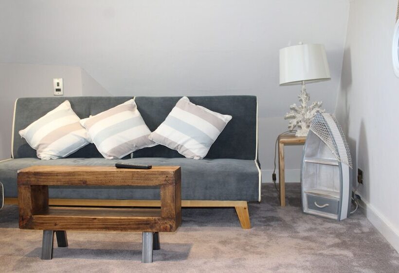 غرفة سوبيريور رباعية, The Ship Inn