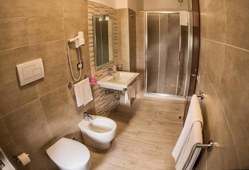 اتاق سوپریور, Tourist