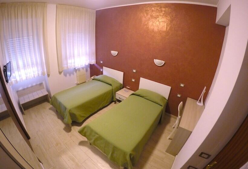 Camera Superiore, Tourist