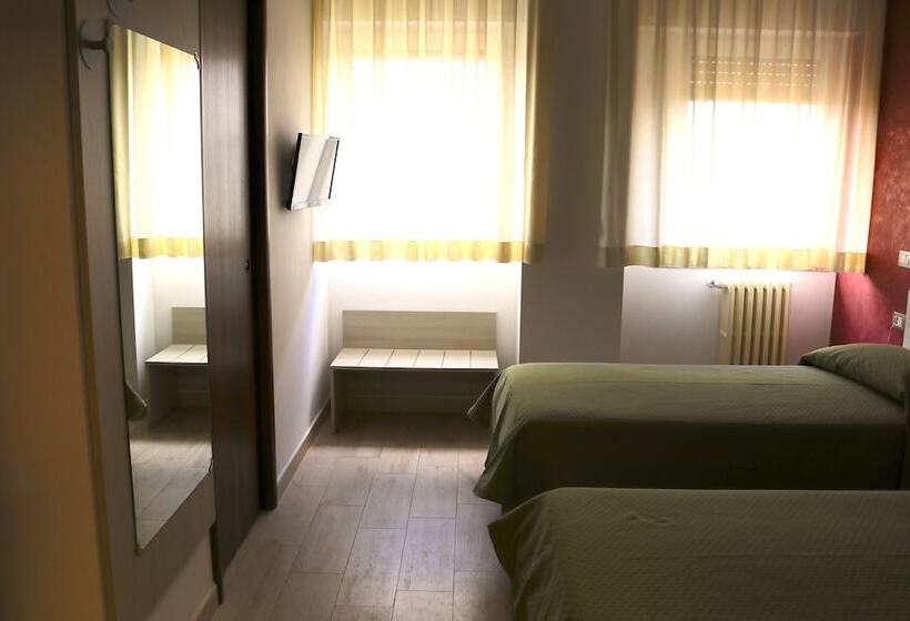 Camera Superiore, Tourist