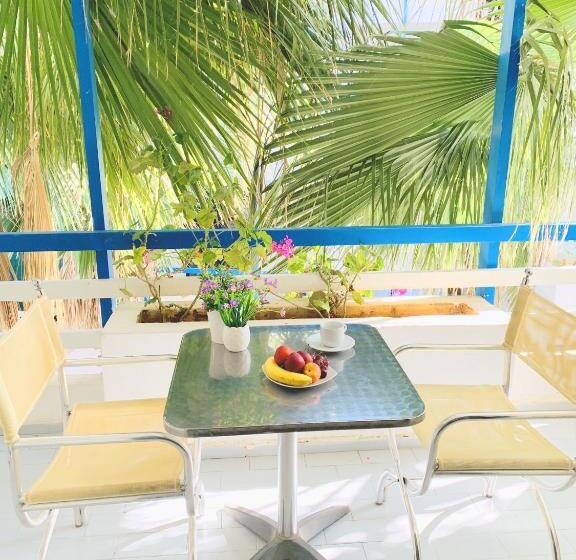 Студия Стандарт, Kassavetis Center Hotel Studios & Apartments