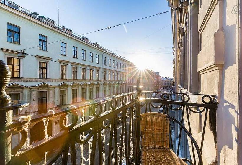 コンフォートルーム, Art Hotel Rachmaninov