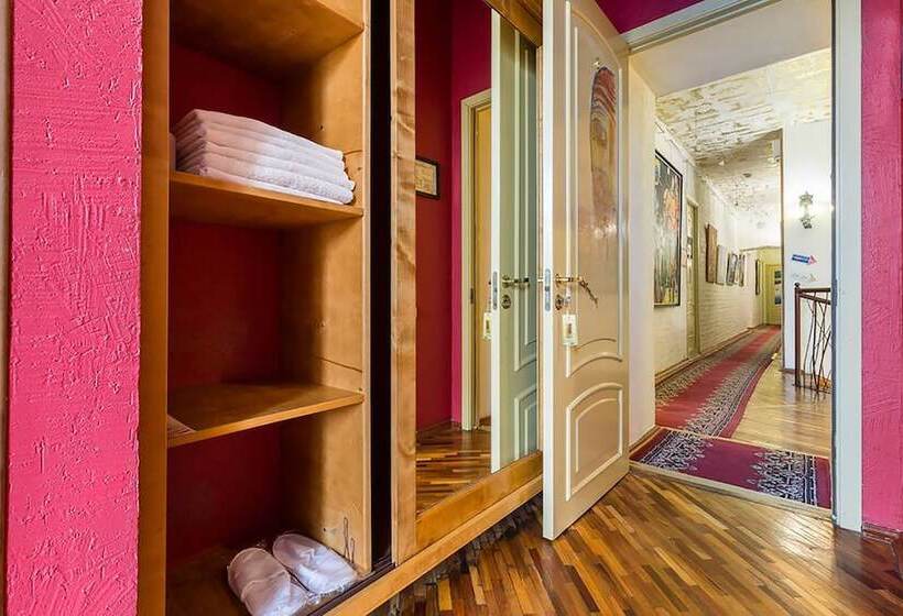 コンフォートルーム, Art Hotel Rachmaninov