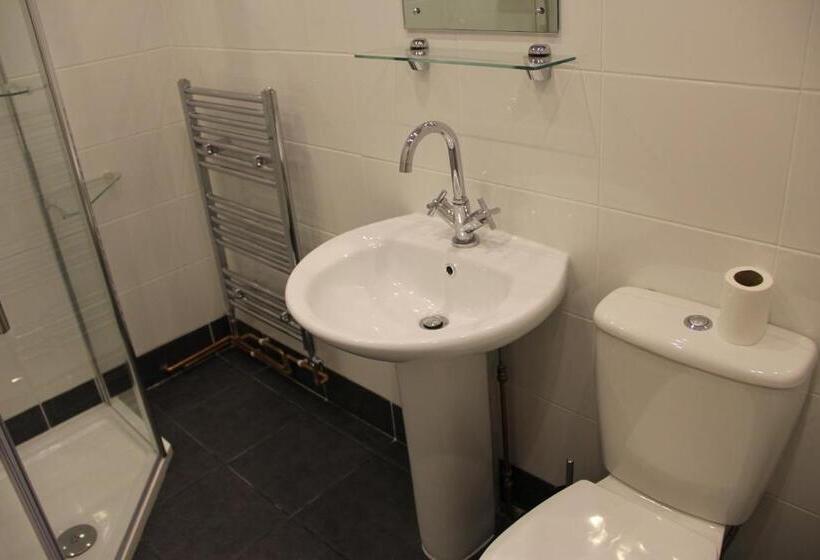 חדר משפחתי, Dolphins