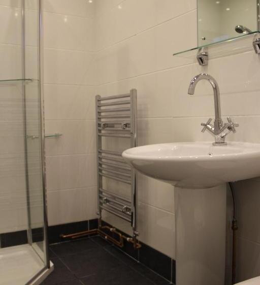 패밀리 룸, Dolphins