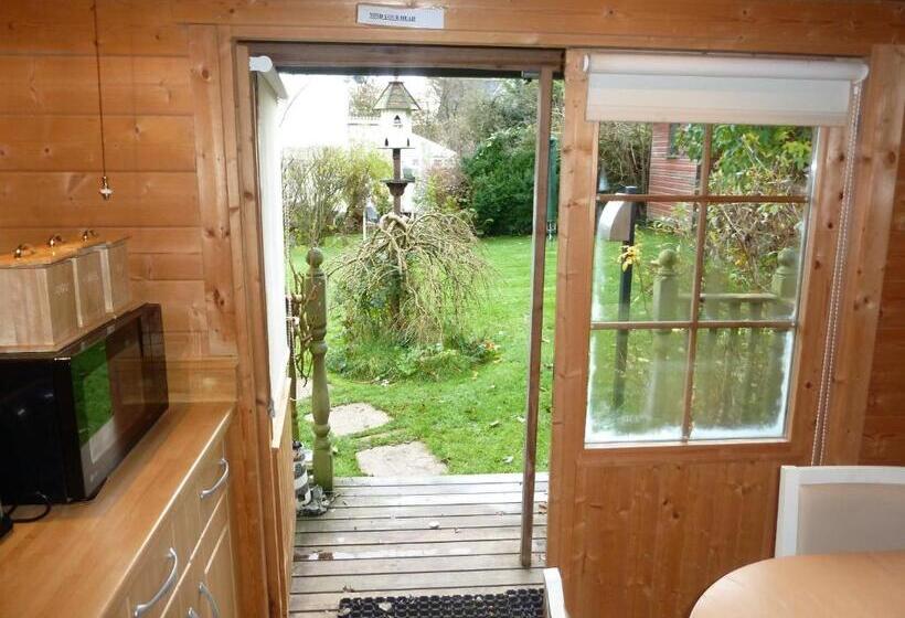 小室, Hillside Self Catering