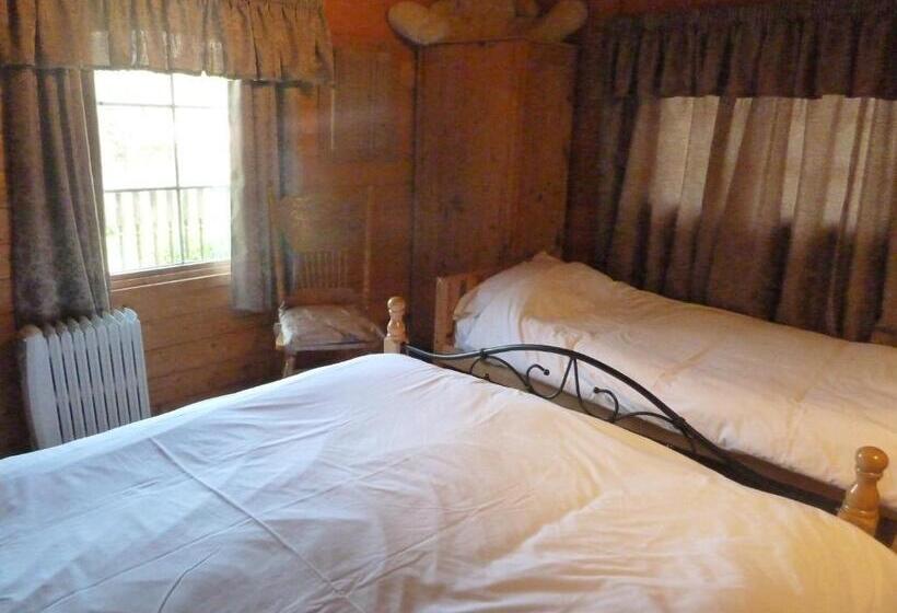 小室, Hillside Self Catering