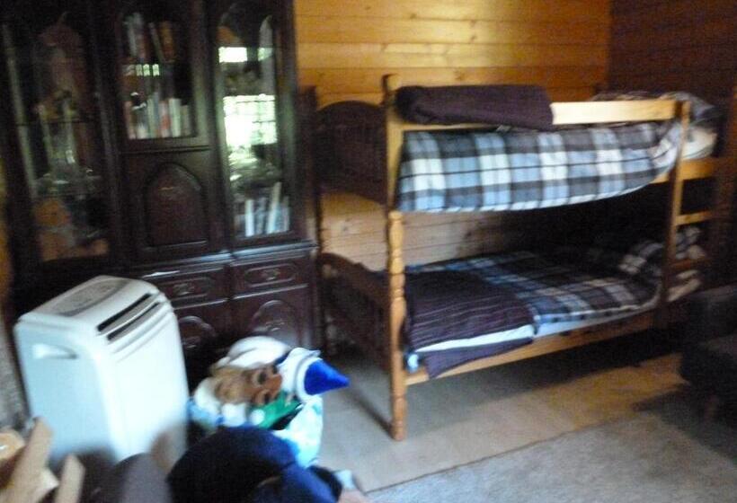 小室, Hillside Self Catering