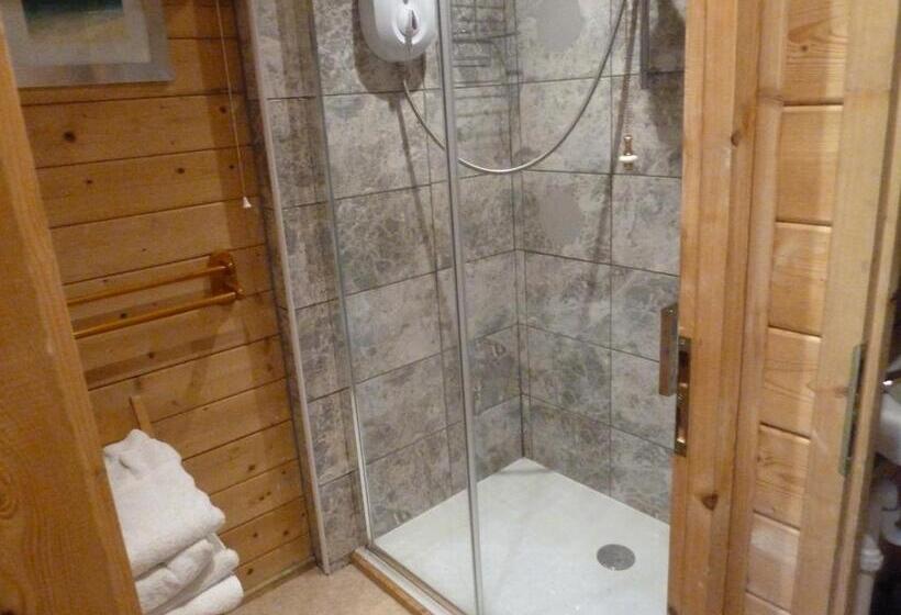 小室, Hillside Self Catering