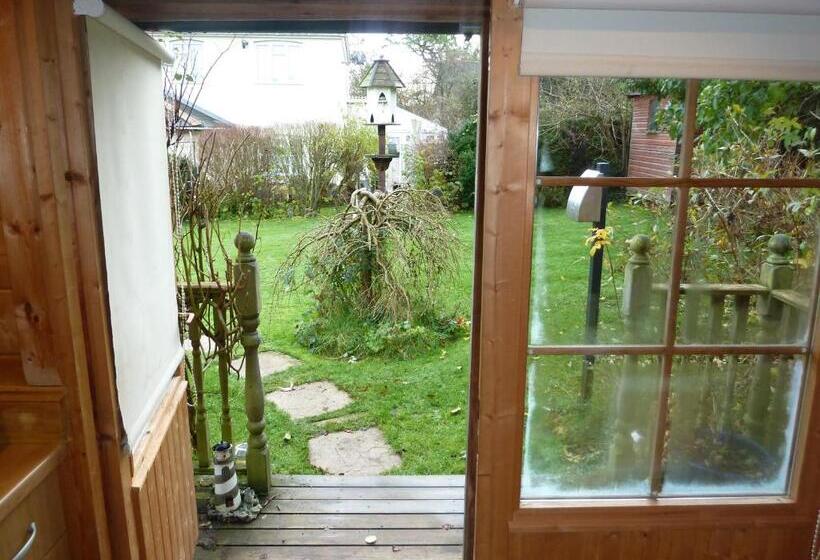 小室, Hillside Self Catering