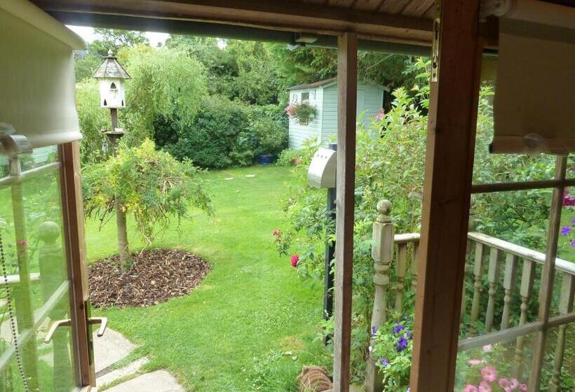 小室, Hillside Self Catering