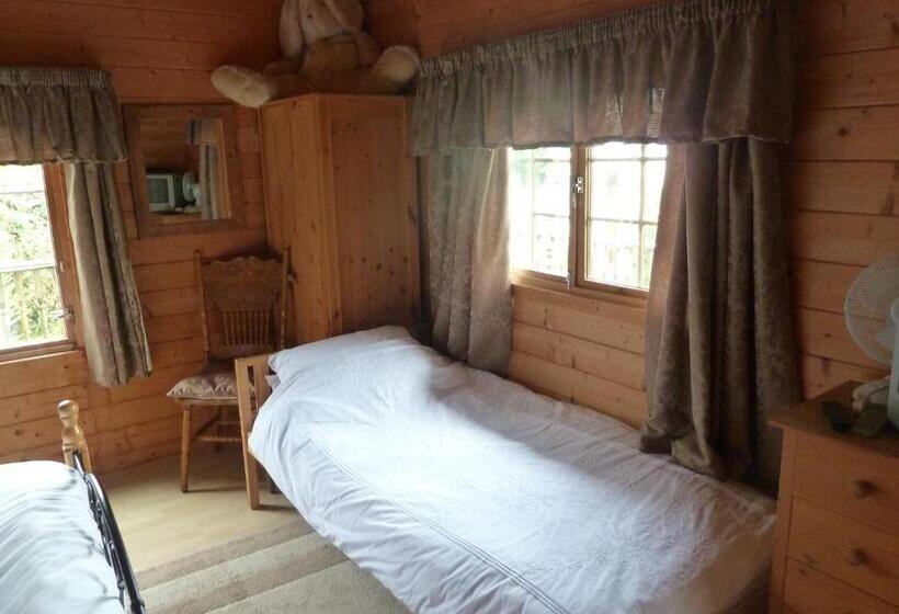 小室, Hillside Self Catering