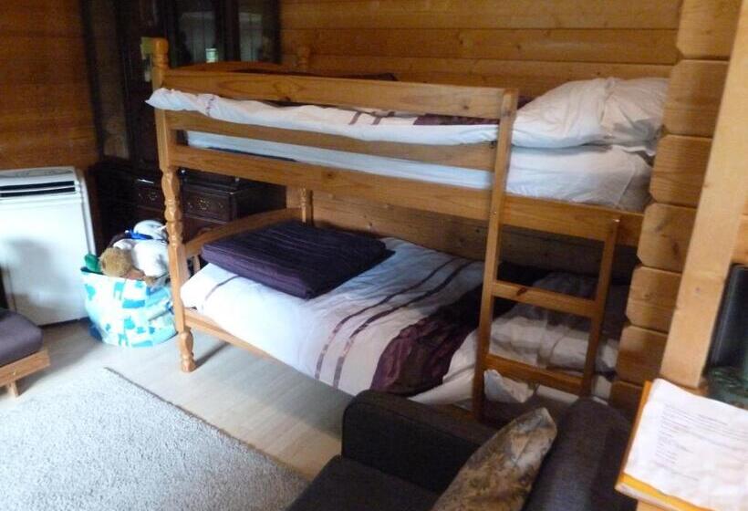 小室, Hillside Self Catering