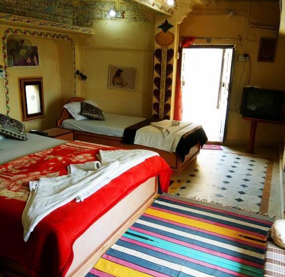 اتاق لوکس با چشمانداز دریا, Paradise