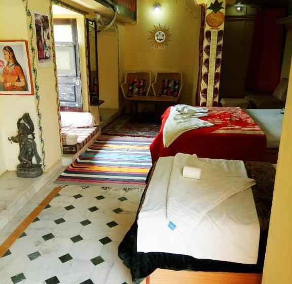 اتاق لوکس با چشمانداز دریا, Paradise