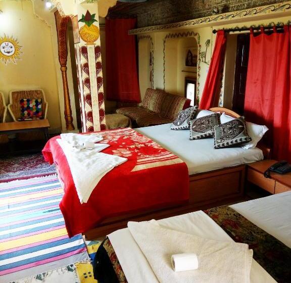 اتاق لوکس با چشمانداز دریا, Paradise