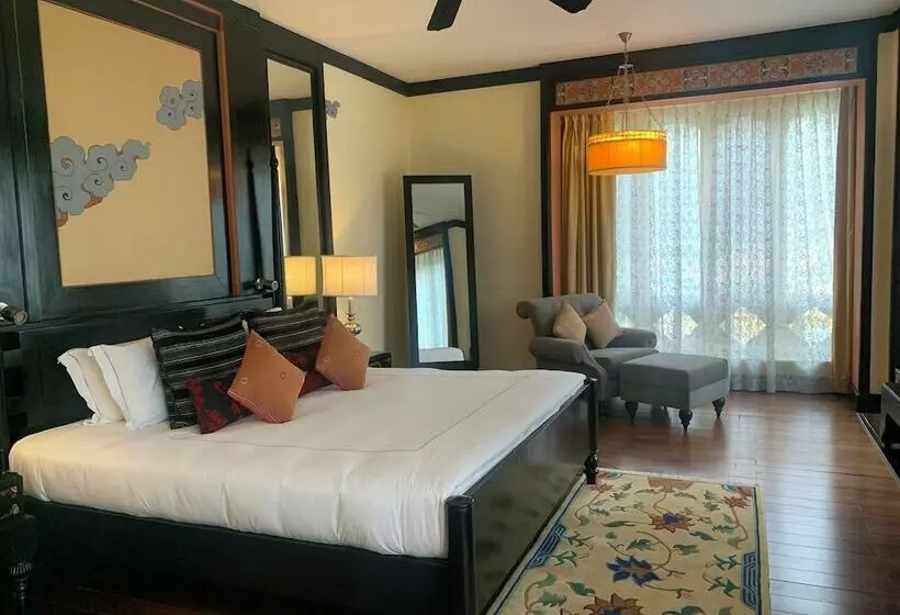 Suite Deluxe, Pemako