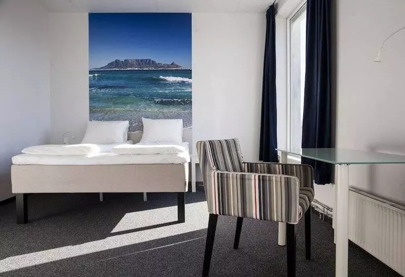 Standard Kolmen Hengen Huone, P Hotels Brattøra