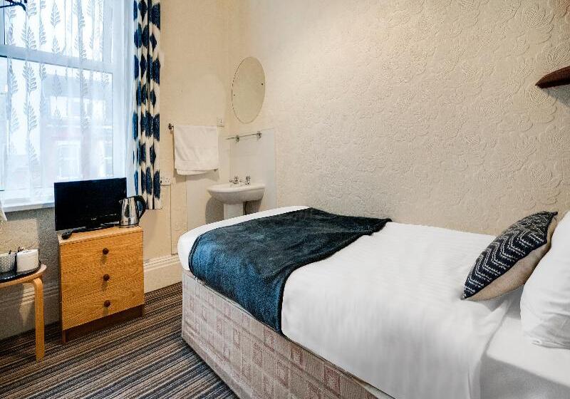 标准单人间共用浴室, St Kildas, Blackpool Central