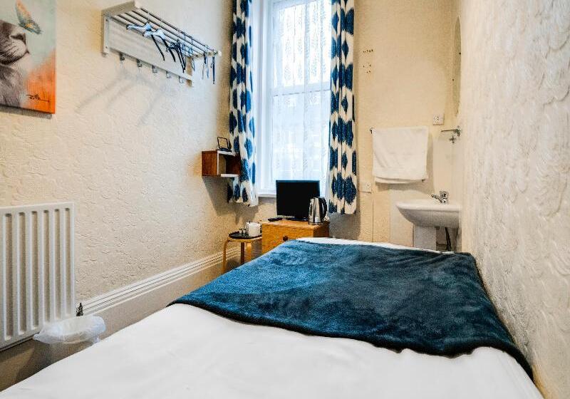 Номер Стандарт Индивидуальный Совместная Ванная, St Kildas, Blackpool Central