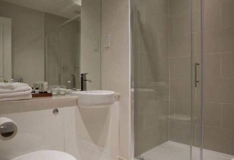 חדר דלוקס, The Bridge Inn