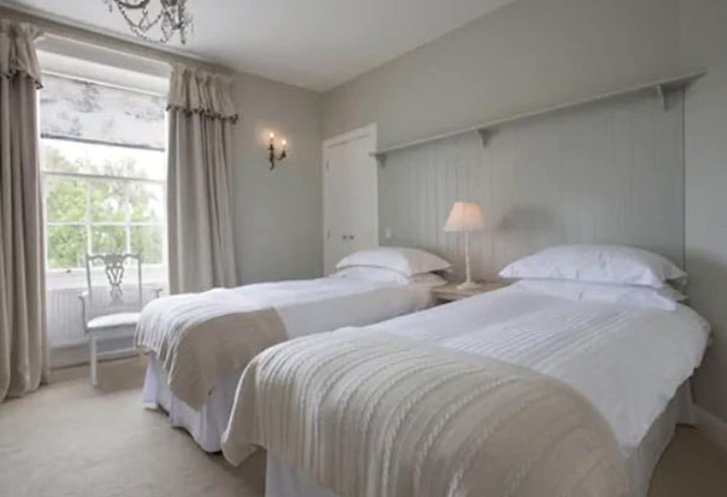 חדר דלוקס, The Bridge Inn