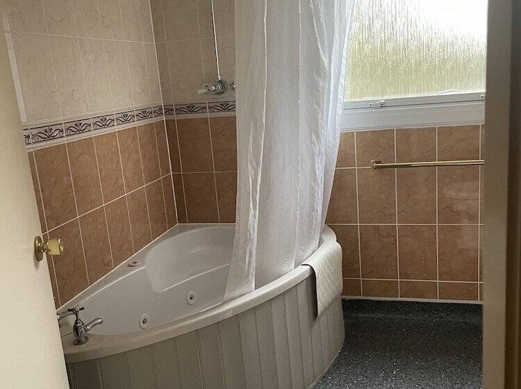 ファミリールーム, The Conningbrook