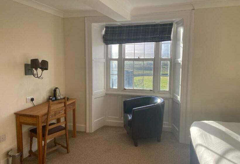 חדר דלוקס, The Greyhound