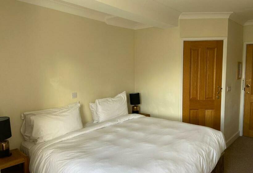 חדר סטנדרט, The Greyhound