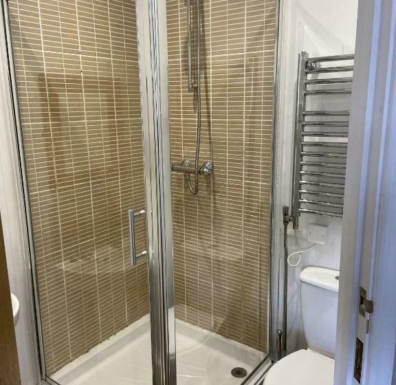 Номер Стандарт, The Greyhound