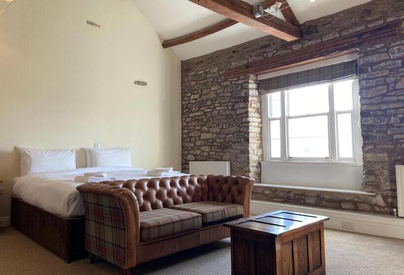 חדר סופריור, The Greyhound