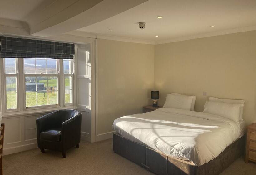 חדר דלוקס, The Greyhound