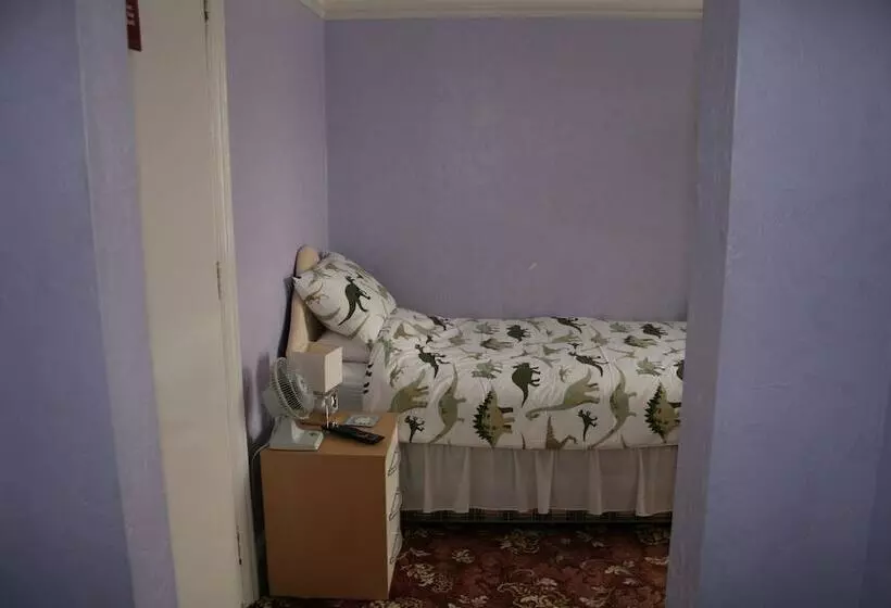 اتاق خانوادگی, The Ryecroft