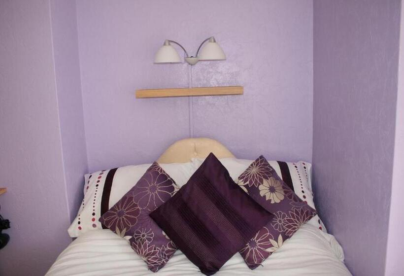 패밀리 룸, The Ryecroft