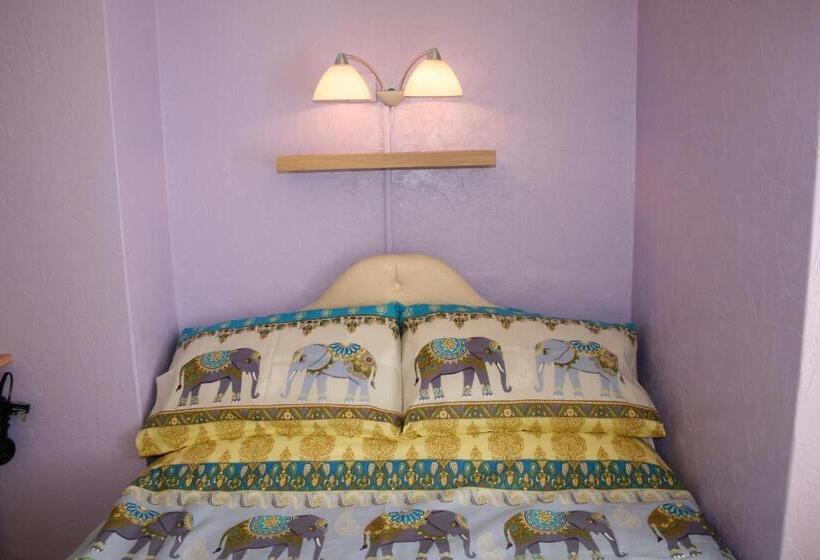 패밀리 룸, The Ryecroft