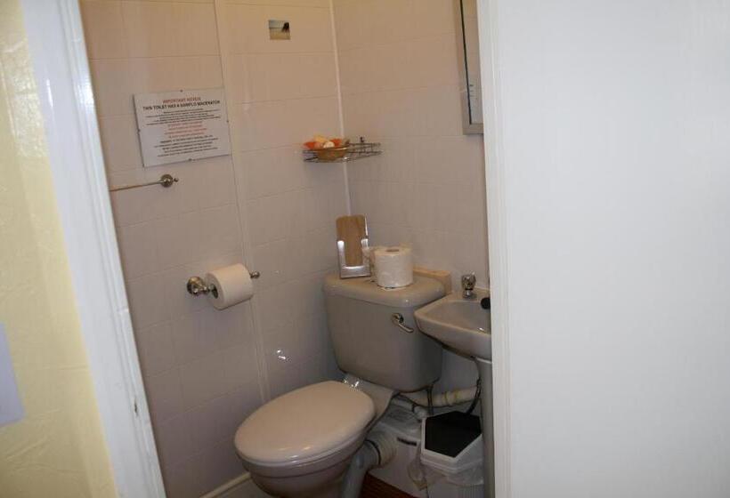 패밀리 룸, The Ryecroft