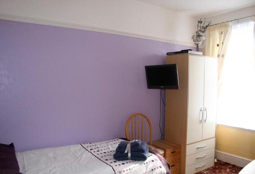 패밀리 룸, The Ryecroft