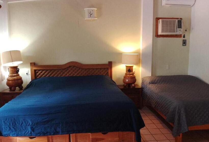 חדר לארבעה סטנדרטי עם נוף לגינה, Villa Corona Del Mar