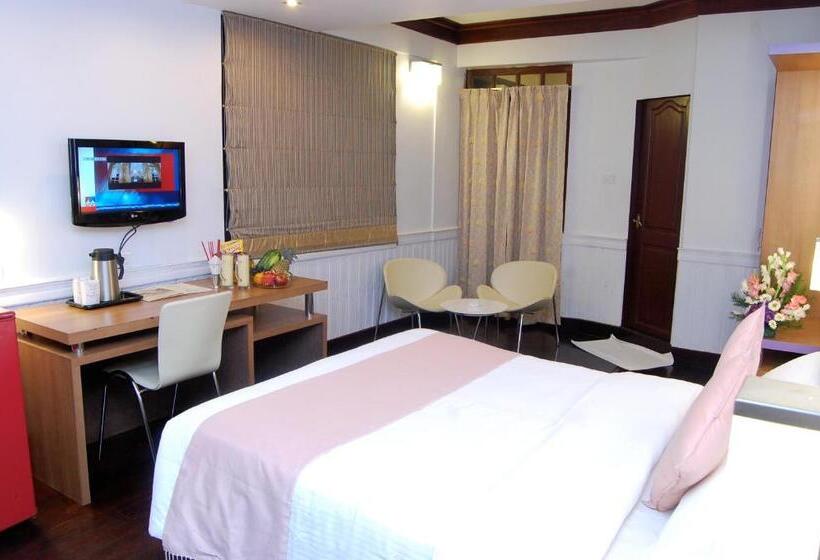 اتاق اجرایی, Westwood Riverside