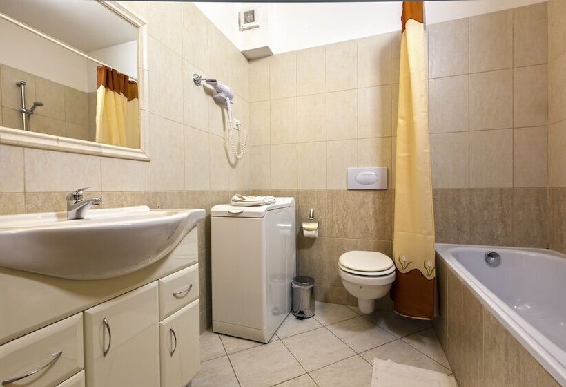 דירת חדר סופריור, Prater Residence