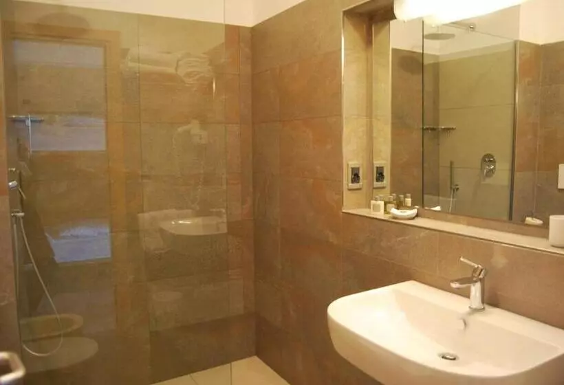 استودیوی لوکس, Aparthotel Albatros