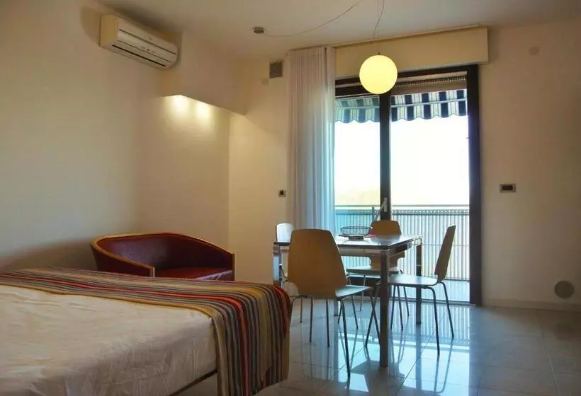 استودیوی لوکس, Aparthotel Albatros