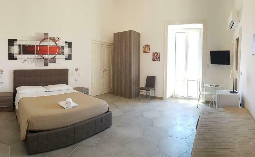 חדר סטנדרט לשלושה עם מרפסת, B&b Maricentro