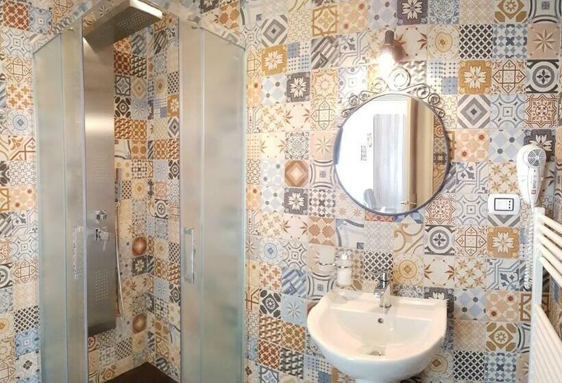 חדר סטנדרט לשלושה עם מרפסת, B&b Maricentro