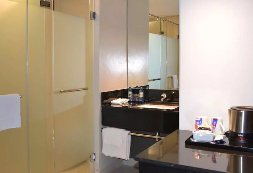 سوییت جونیور, Eka Hotel Nairobi