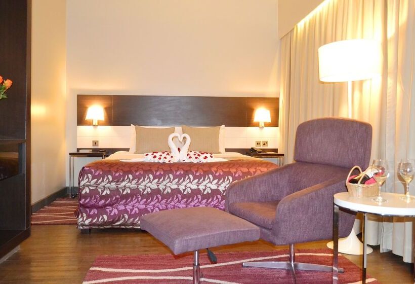 سوییت جونیور, Eka Hotel Nairobi