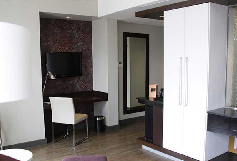 سوییت جونیور, Eka Hotel Nairobi