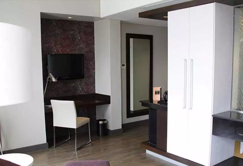سوییت جونیور, Eka Hotel Nairobi