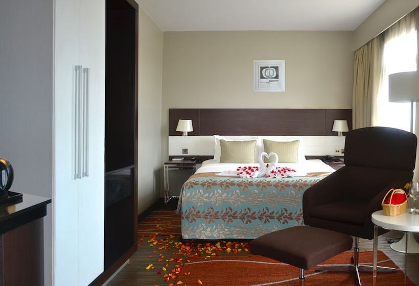 سوییت جونیور, Eka Hotel Nairobi